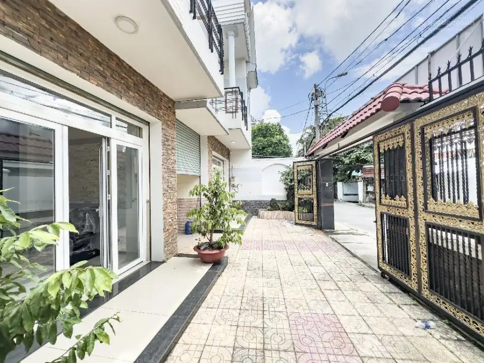 Nhà 385 m2, hẻm xe tải, chỉ 12.7 tỷ.vị trí đẹp nhà kiểu biệt thự đẹp, ngay Ttung tâm TT hóc môn HCM