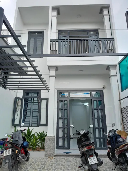 Mặt tiền đường nhựa xã Xuân Thới Sơn, bán nhà 2 tầng, DT: 5 x 20 (nở hậu: 5,72m – CN: 102,8m2)